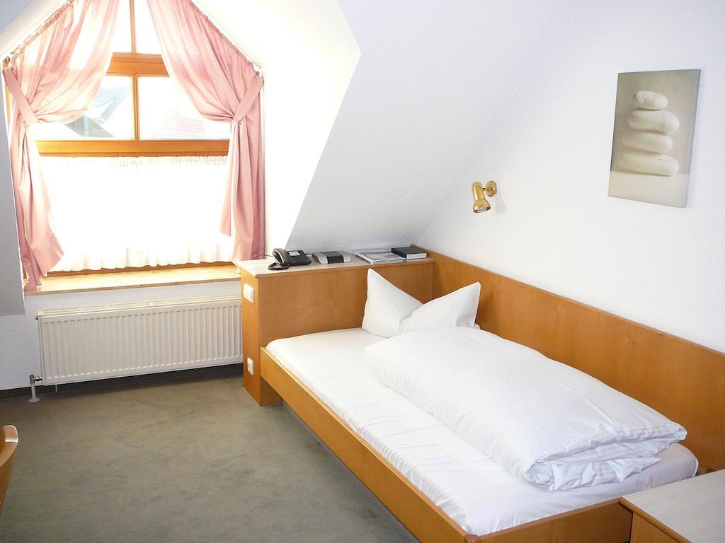 Hotel Garni Schmid Neu-Ulm Zimmer foto