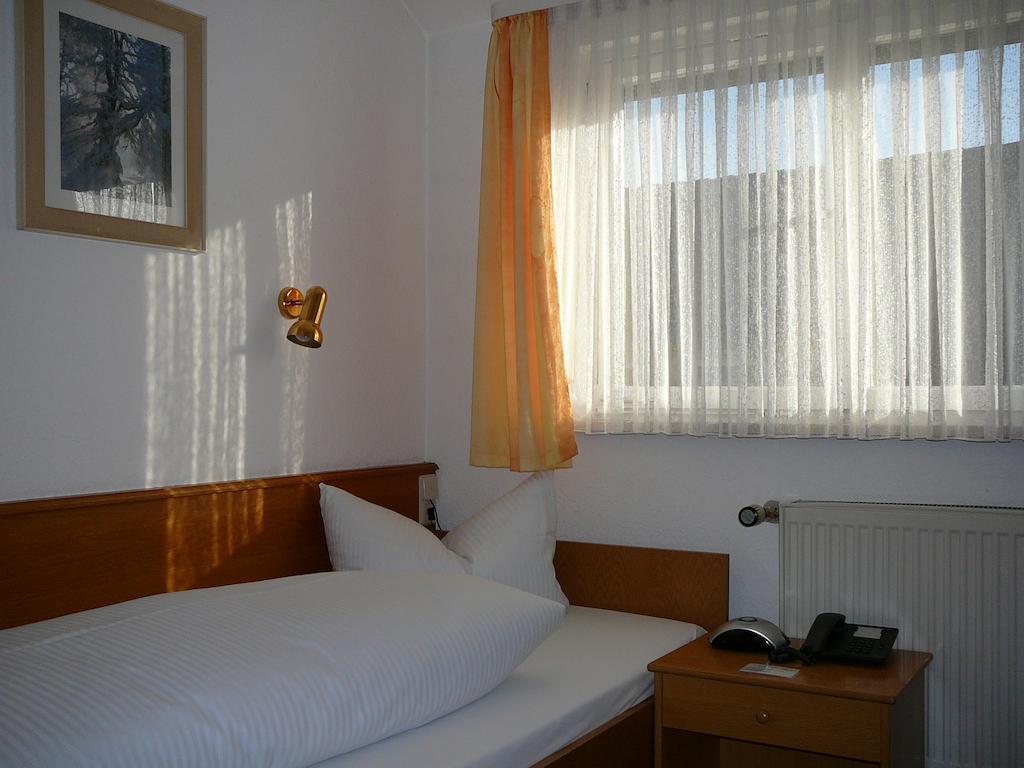 Hotel Garni Schmid Neu-Ulm Zimmer foto